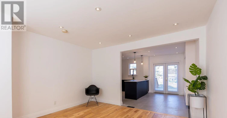11 Dayton Avenue, Toronto, ON, M8Z 3L8 - 4