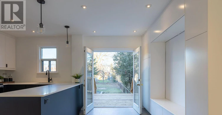 11 Dayton Avenue, Toronto, ON, M8Z 3L8 - 20