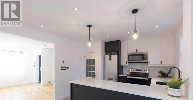 11 Dayton Avenue, Toronto, ON, M8Z 3L8 - 6