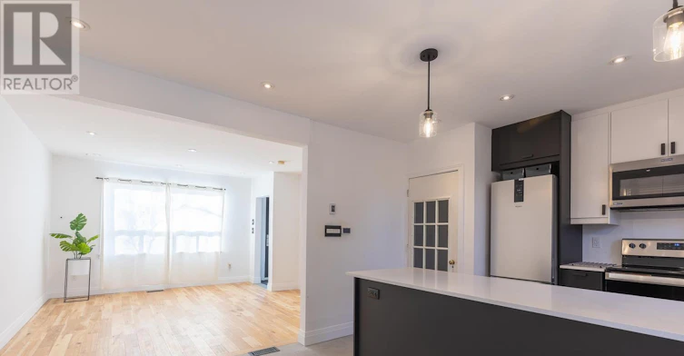 11 Dayton Avenue, Toronto, ON, M8Z 3L8 - 9