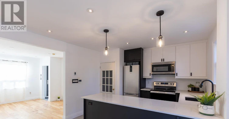 11 Dayton Avenue, Toronto, ON, M8Z 3L8 - 5