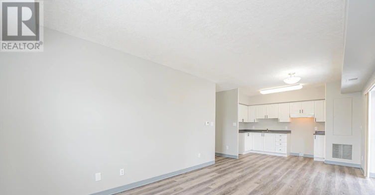 610-274 Erb Street W, Waterloo, ON, N2L 1W2 - 4