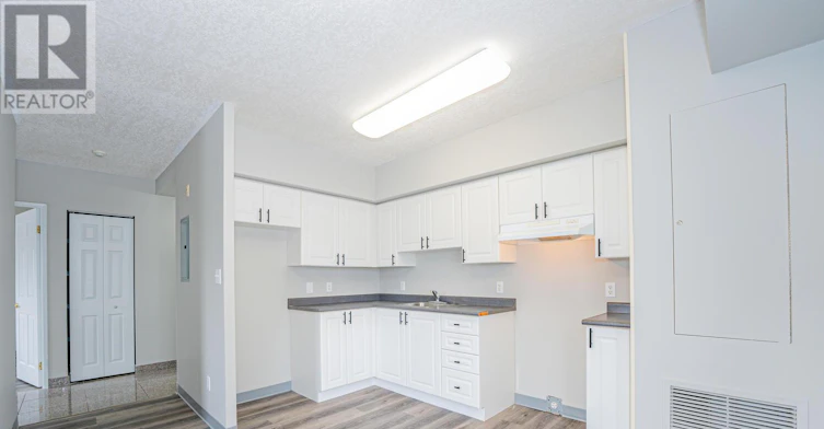 610-274 Erb Street W, Waterloo, ON, N2L 1W2 - 5