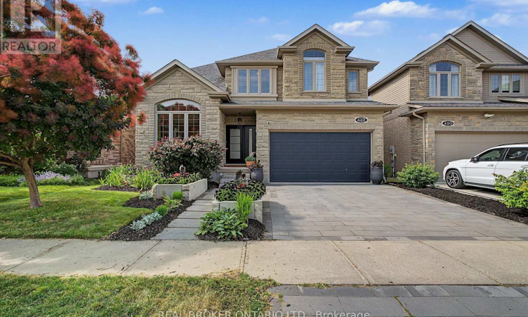422 Rideau River Street