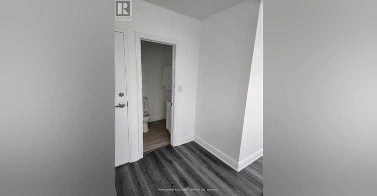210-2820 Danforth Avenue, Toronto, ON, M4C 1M1 - 4