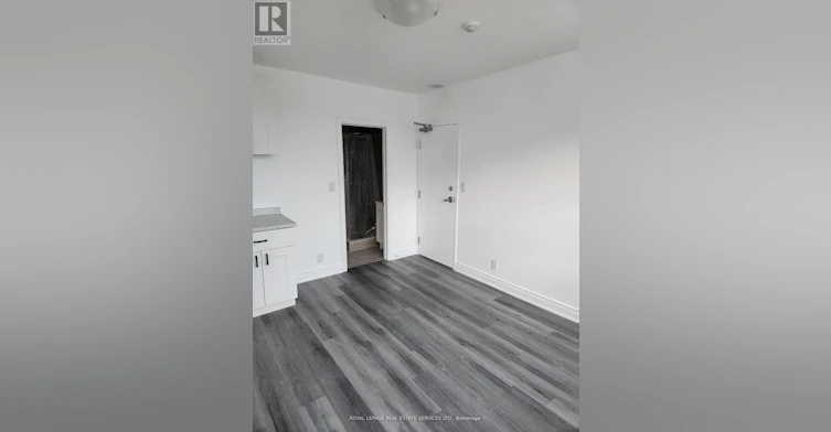 210-2820 Danforth Avenue, Toronto, ON, M4C 1M1 - 6
