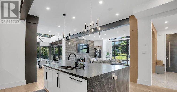 7 Woodvalley Drive, Toronto, ON, M9A 4H2 - 9