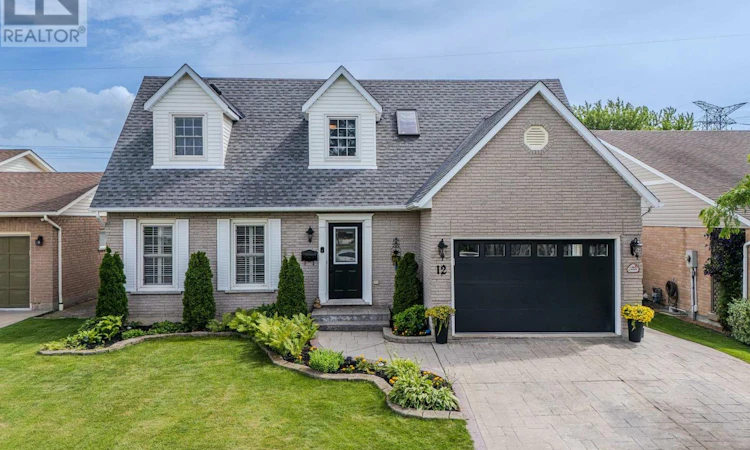 12 Foxhill Crescent