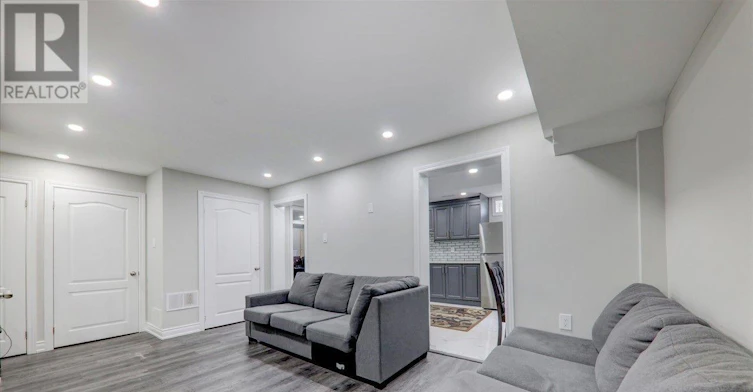 BSMT-939 Miller Park Avenue, Bradford West Gwillimbury, ON, L3Z 0C6 - 9