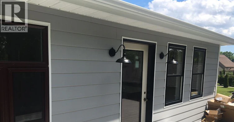 2496 Front Road, Lasalle, ON, N9J 2C4 - 6