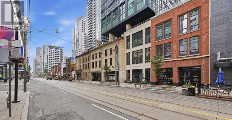 802-327 King Street W, Toronto, ON, M5V 0W7 - 3