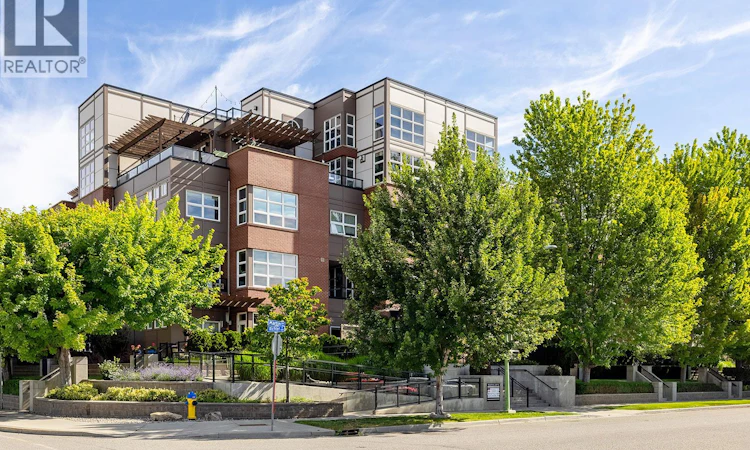 407-700 Martin Avenue