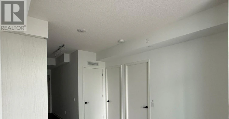 1715-28 Interchange Way, Vaughan, ON, L4K 0P8 - 4