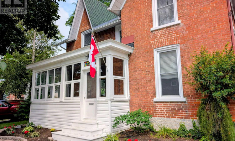 15 Graham Street E