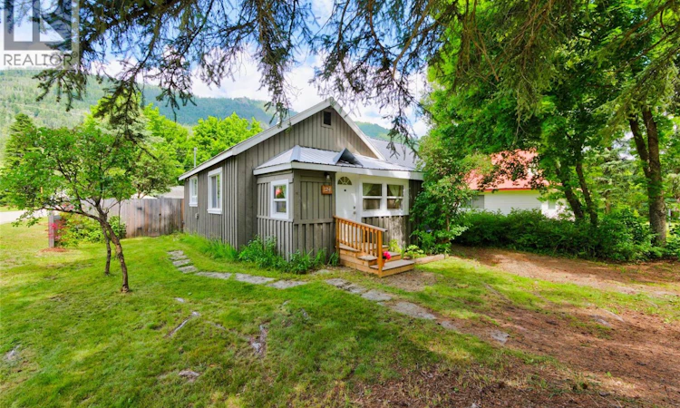124 Sayward Avenue