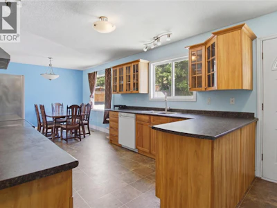 355 Pemberton Terrace - 5