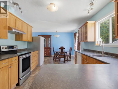 355 Pemberton Terrace - 3