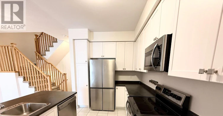 137 Bravo Lane, Newmarket, ON, L3Y 4V9 - 4