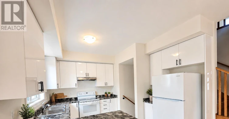 22 Hylton Drive, Barrie, ON, L9S 2Z8 - 2