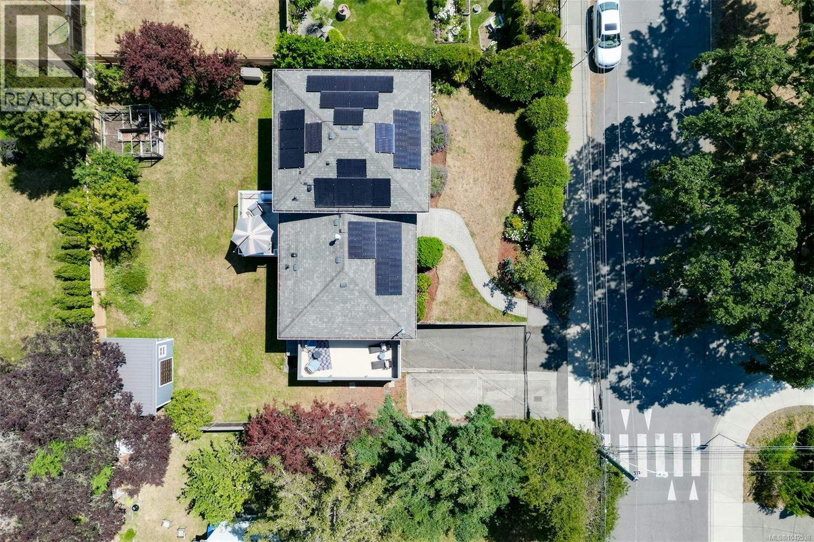 1762 Midgard Avenue, Saanich, BC, V8P 2Y7