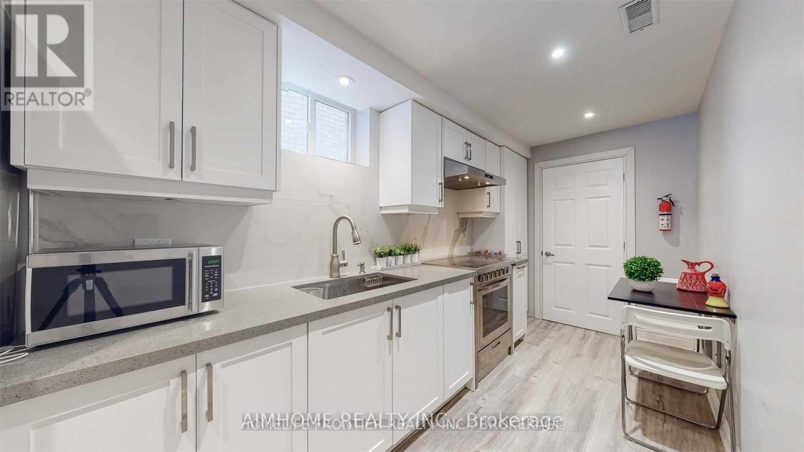 BSMT-10 Portsmouth Road, Vaughan, ON, L6A 3E7 - 2