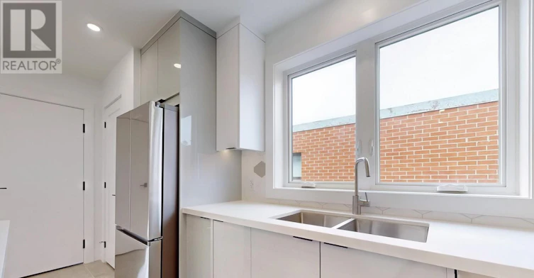 2 (UPPER-148 Lambton Avenue, Toronto, ON, M6N 2S9 - 8