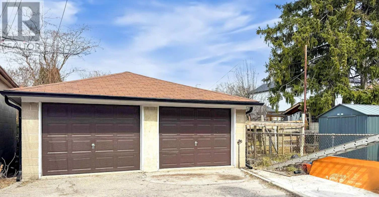 2 (UPPER-148 Lambton Avenue, Toronto, ON, M6N 2S9 - 14