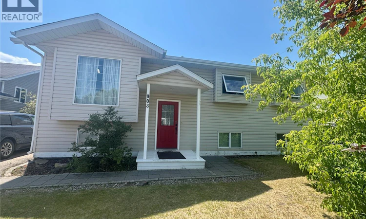 908 Thompson Crescent