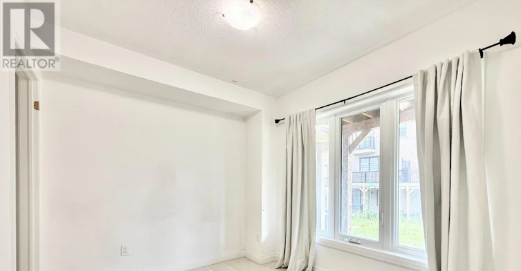 2-36 Elkington Crescent, Whitby, ON, L1P 0L7 - 2
