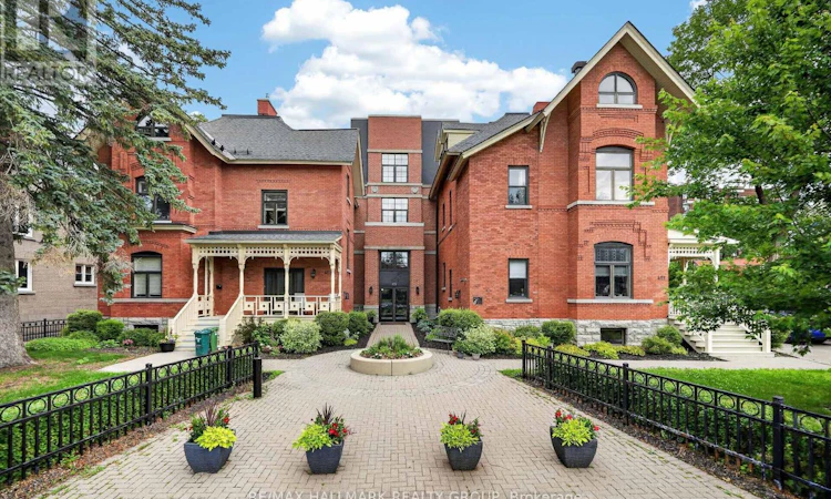 101-419 Laurier Avenue E