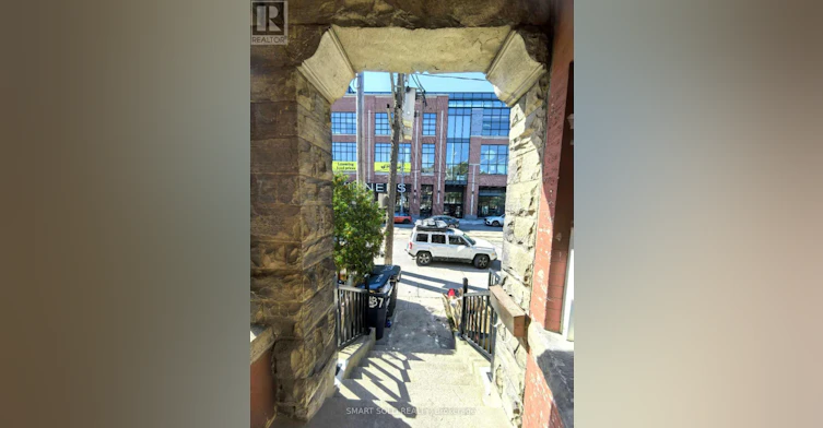 UPPER-437 Bathurst Street, Toronto, ON, M5T 2S9 - 2