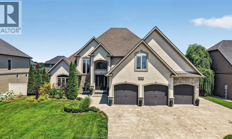 1092 Regency Crescent