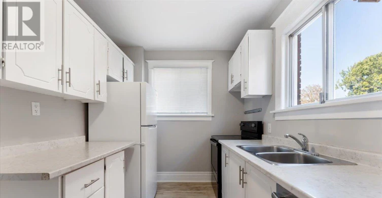 MAIN-3 Carleton Street S, Thorold, ON, L2V 1Z5 - 9