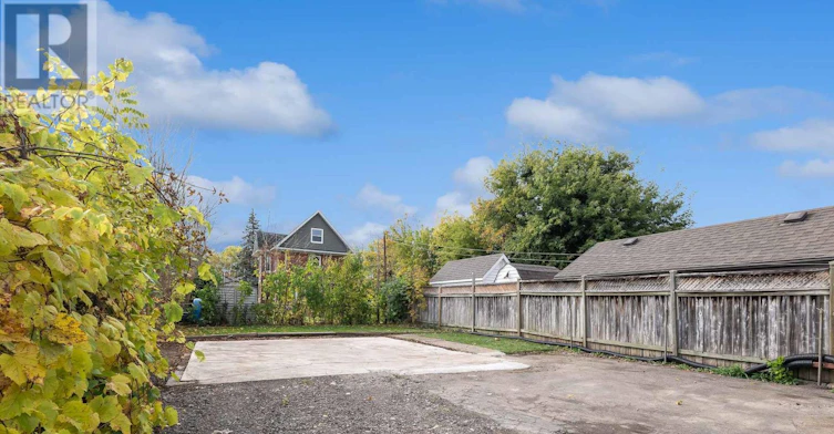 UPPER-7 Maitland Street, Thorold, ON, L2V 3A4 - 11