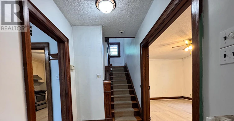 62 Plains Road E, Burlington, ON, L7T 2B9 - 3
