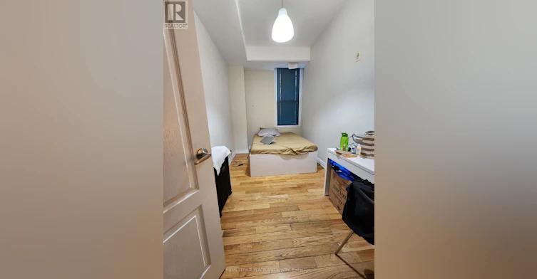 1C-34 Ross Street, Toronto, ON, M5T 1Z9 - 4