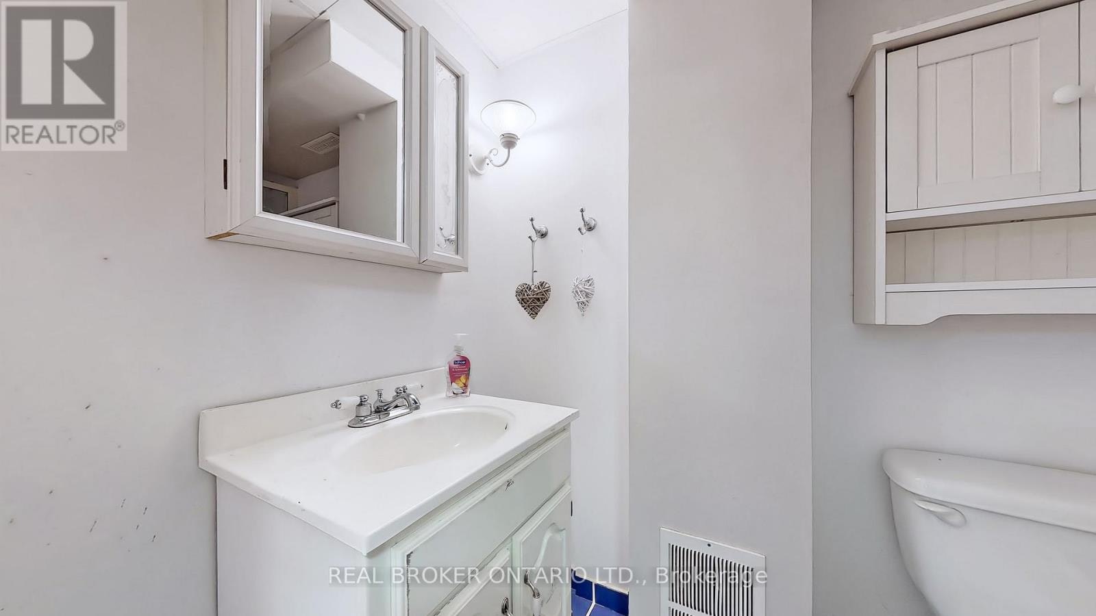 351 Taylor Mills Drive N, Richmond Hill, ON, L4C 2T8 - 8