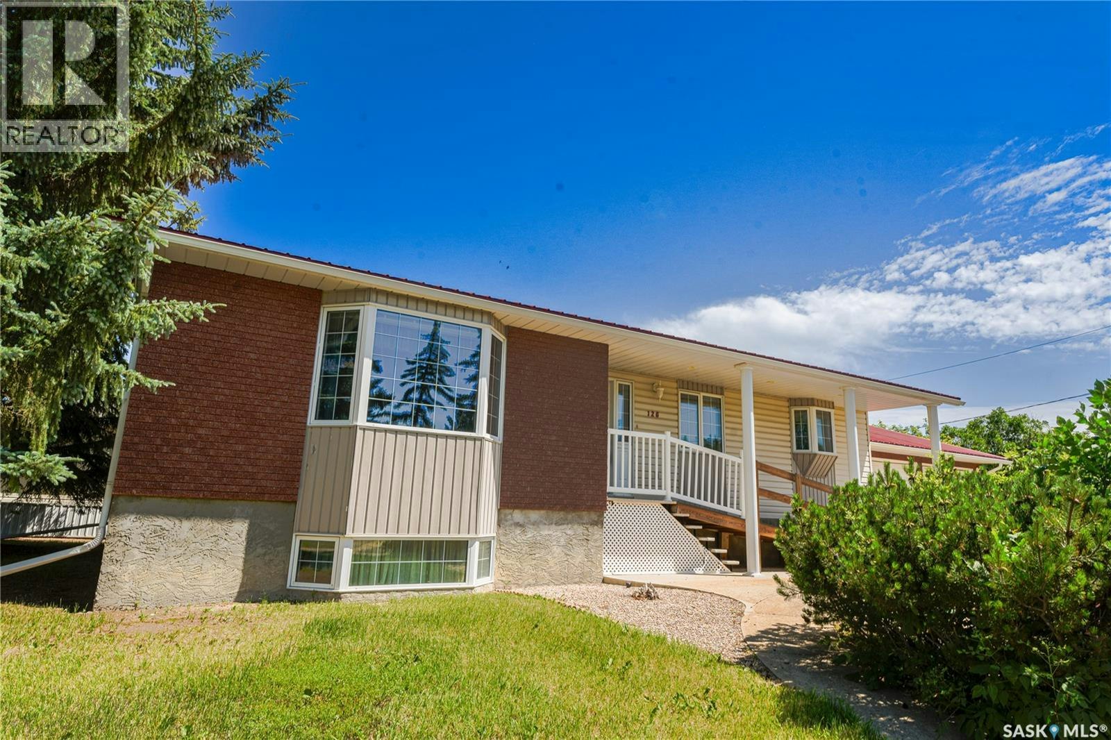 126 5th Avenue W, Gravelbourg, SK, S0H 1X0