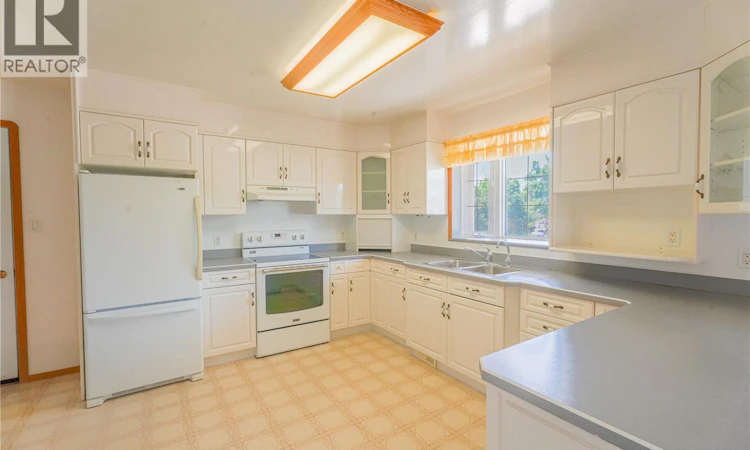 126 5th Avenue W