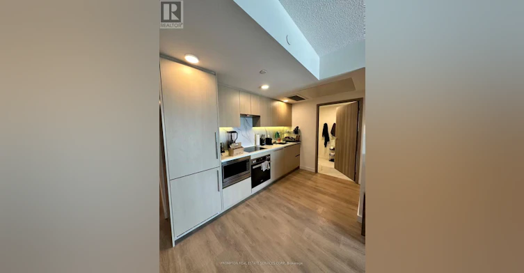 5208-3 Concord Cityplace Way, Toronto, ON, M5V 0X4 - 5