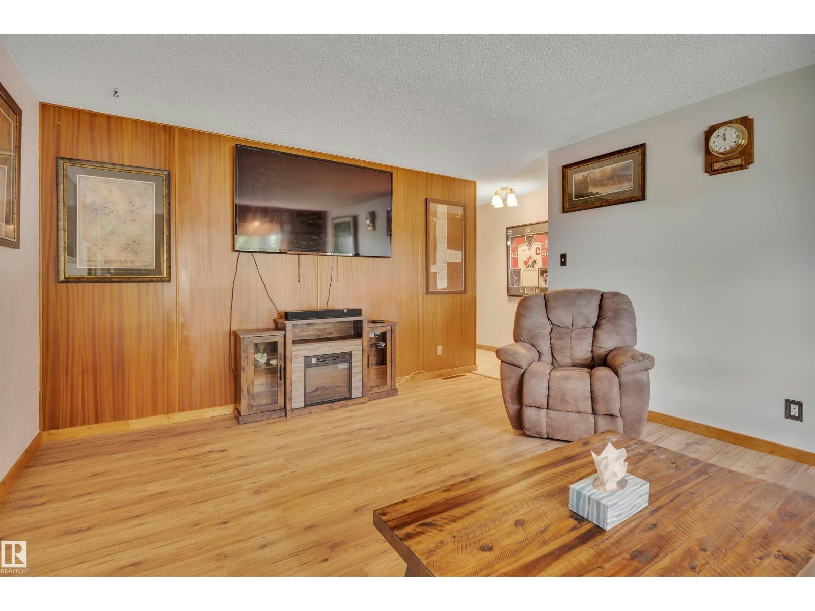 13327 73 Street NW - 5