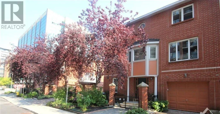 376 Lisgar Street, Ottawa, ON, K2P 2J3