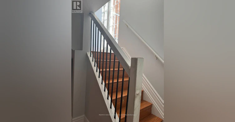 3262 Crimson King Circle, Mississauga, ON, L5N 8M8 - 3
