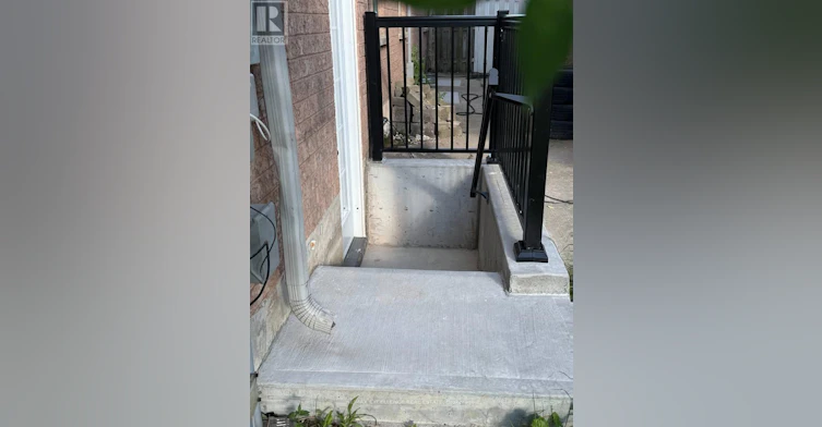 3262 Crimson King Circle, Mississauga, ON, L5N 8M8 - 2