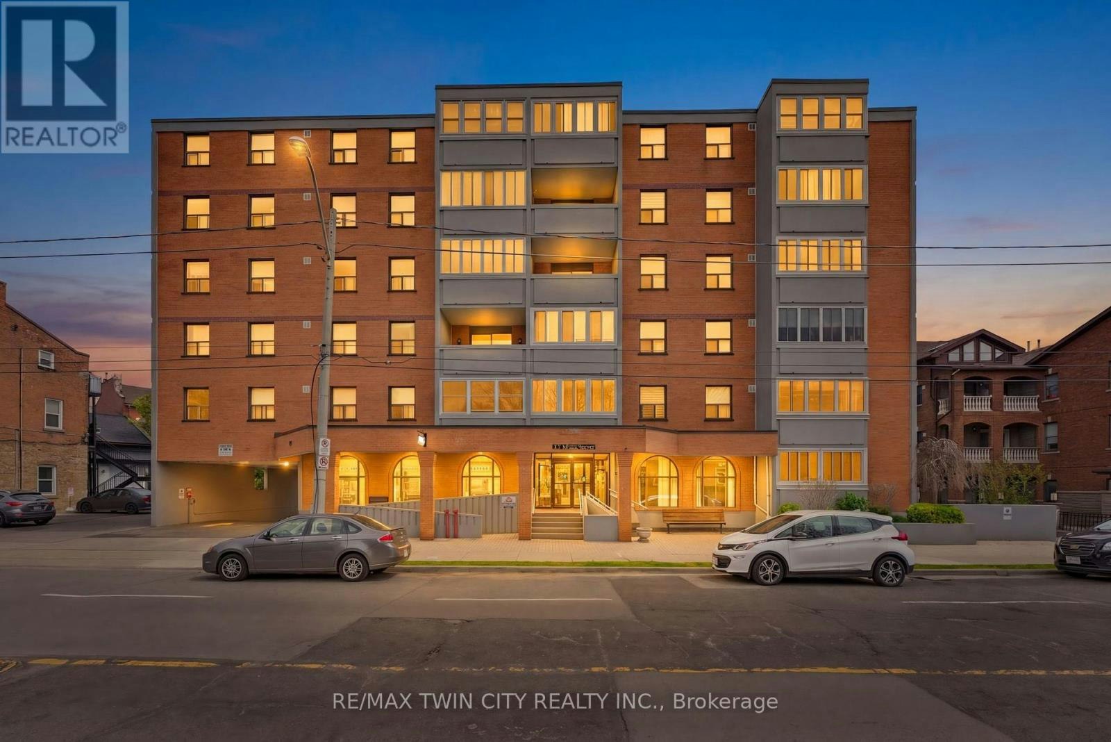 203-23 Main Street, Hamilton, ON, L9H 2P7