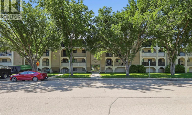 410-610 Hilliard Street W