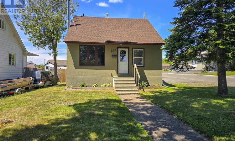 200 Kenogami Street S
