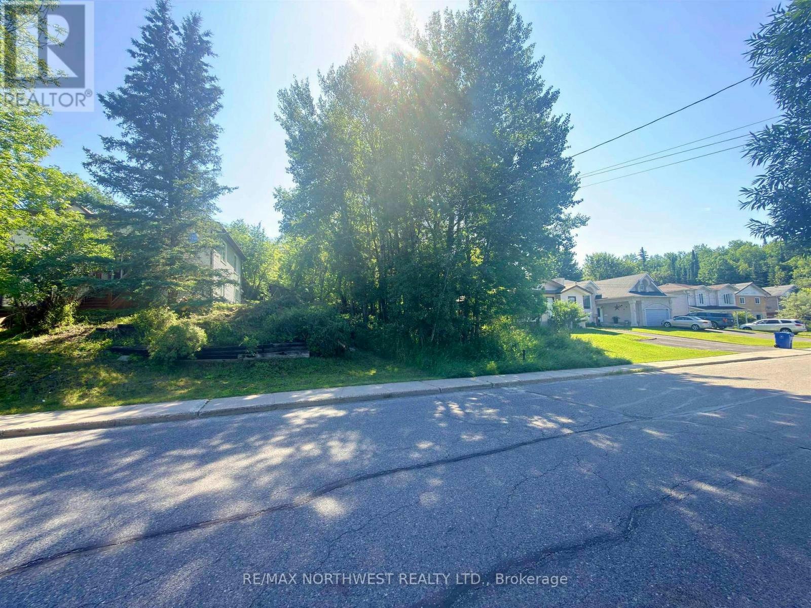 881 4th Avenue S, Kenora, ON, P9N 1Z9