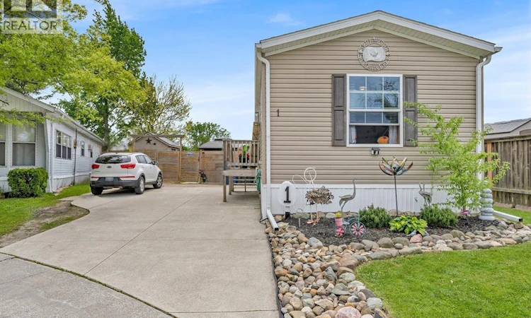 1 Oak Court