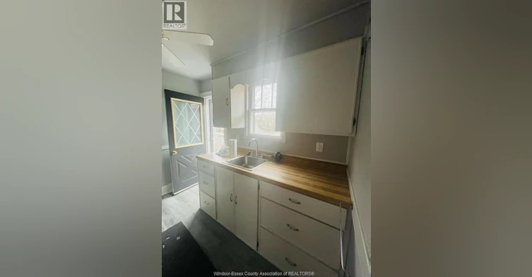 UPPER-1645 Goyeau, Windsor, ON, N8X 3L7 - 9